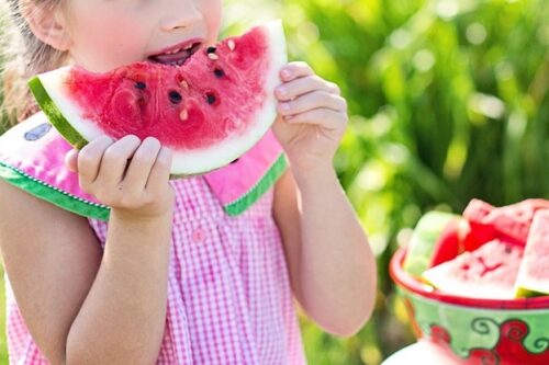 Tips to Help You and Your Family Eat Healthy This Spring and Summer